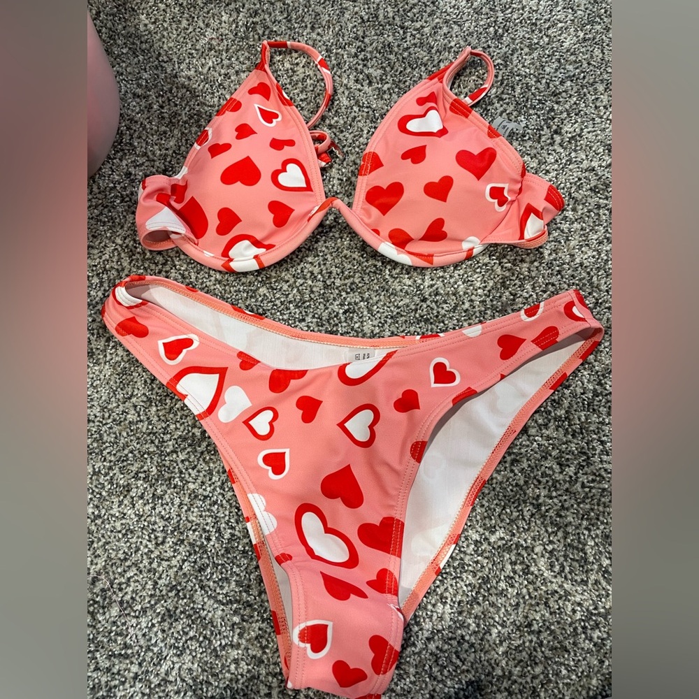 SHEIN nwot new Red and White Heart Bikini size small valentines
